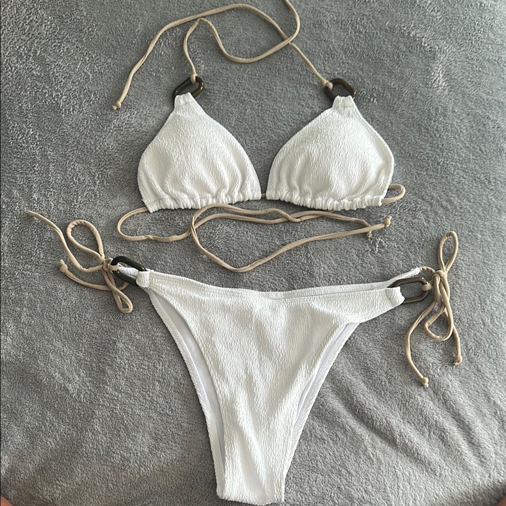 Women’s white textured triangle bikini set